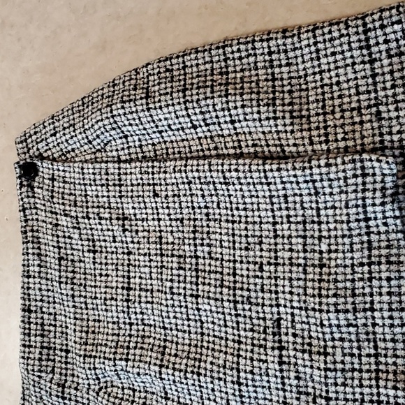 Express women's knee length wrap skirt. Size 13/14. - Picture 3 of 8